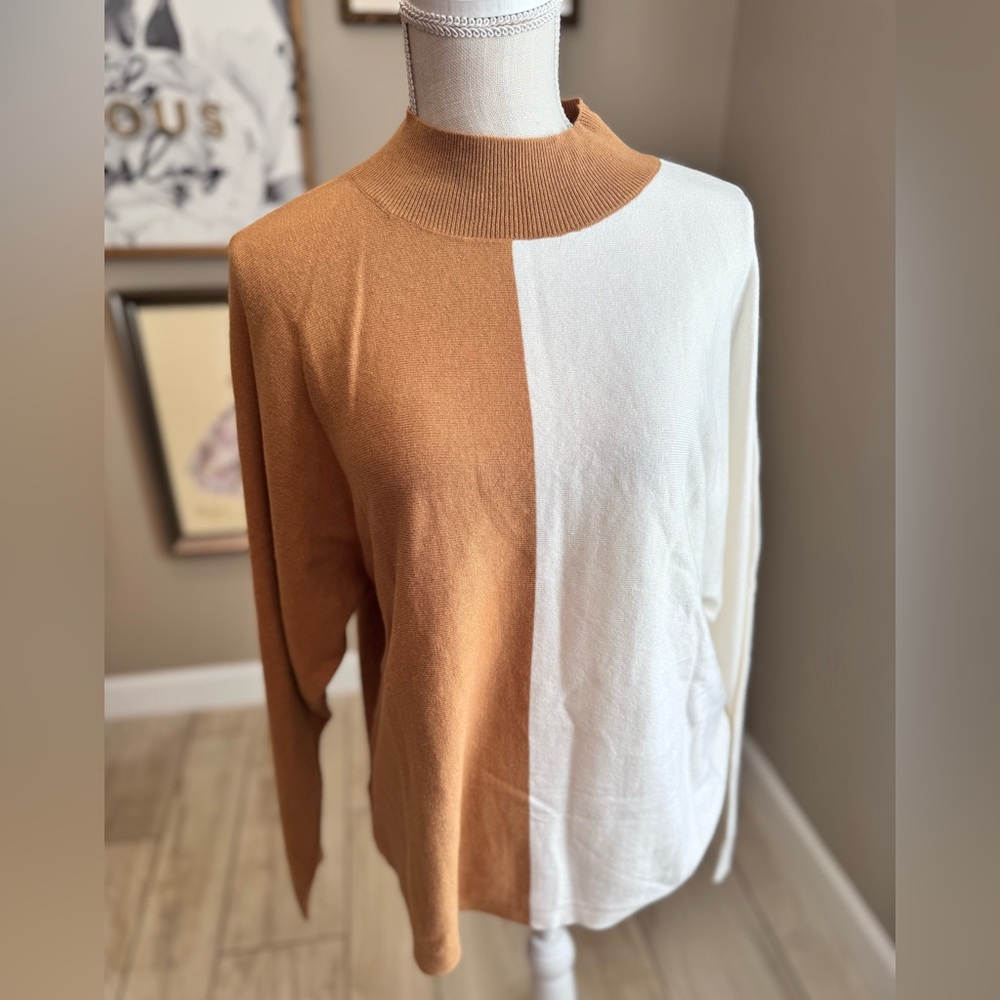 Like New! CANDACE CAMERON BURE Tan and White Colorblocked Mock Neck Sweater